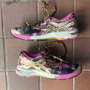 Asics shoes Childhood Cancer support size 8.5 athletic running shoes